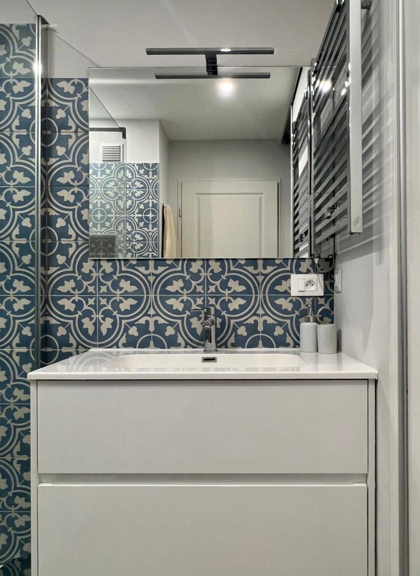 Risso - One Bedroom With Pool, Newly Renovated In Spring 2024 Ницца Экстерьер фото